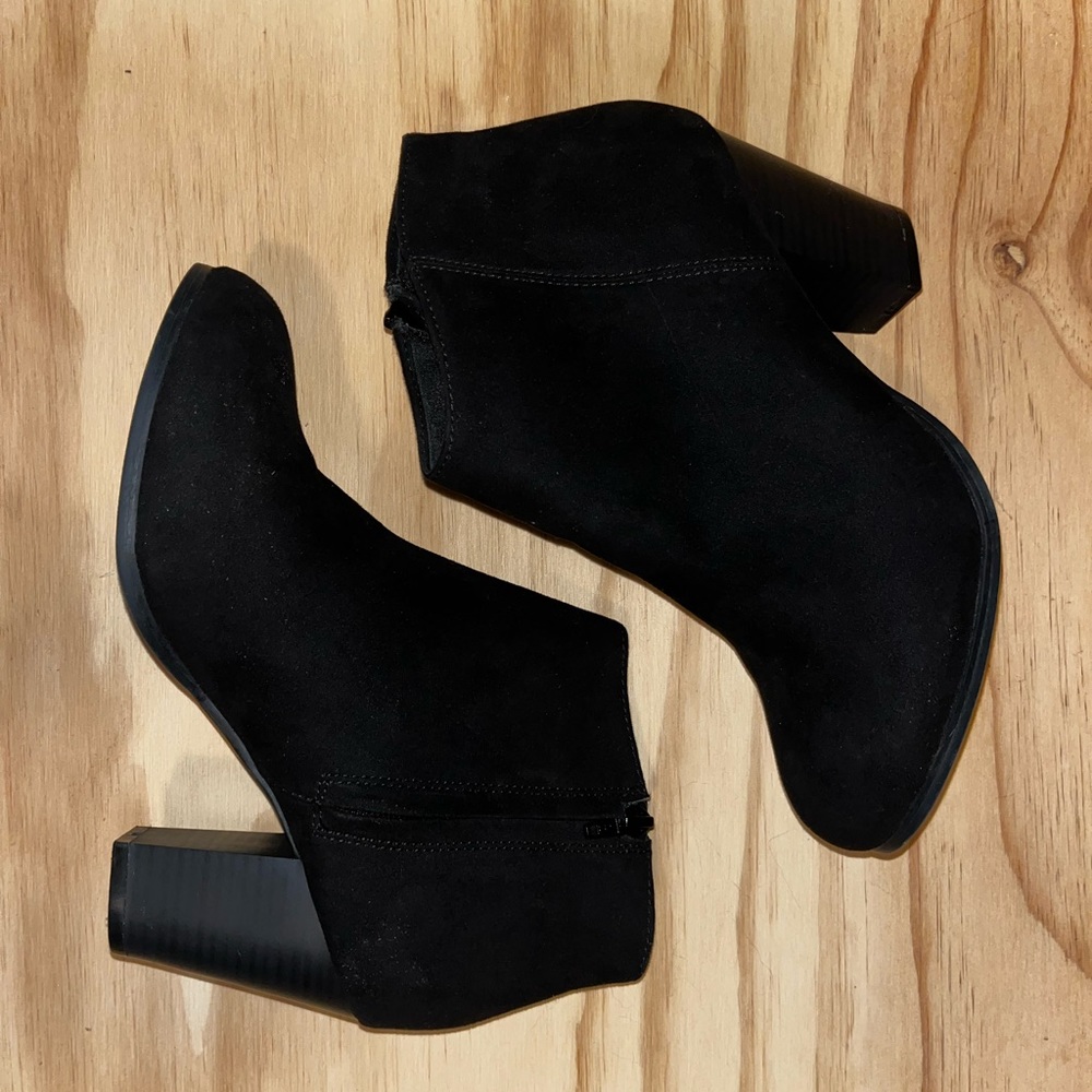 NWOT Heel ankle boots